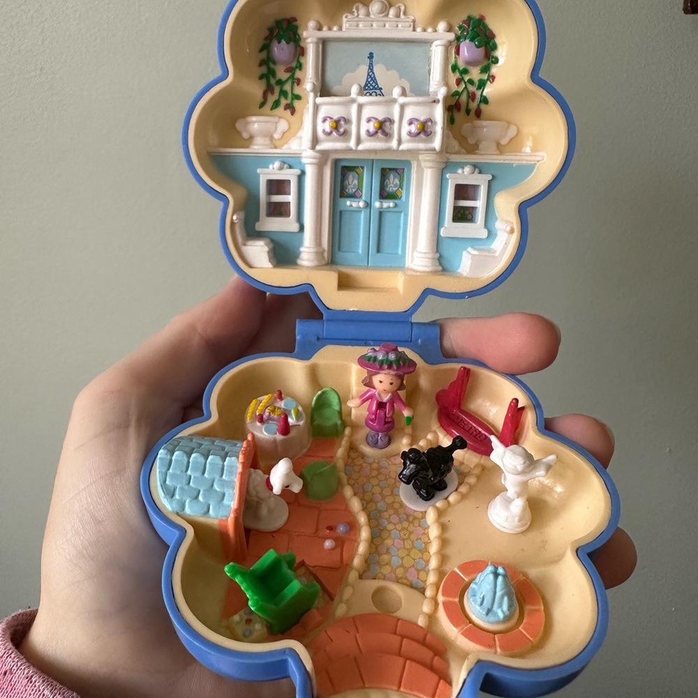 1990 Fifi’s Parisian Apartment Polly Pocket Bluebird Toys Complete Set